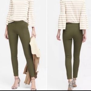 Banana Republic Devon Side Zip Skinny Work Pant in Olive Green Size 0